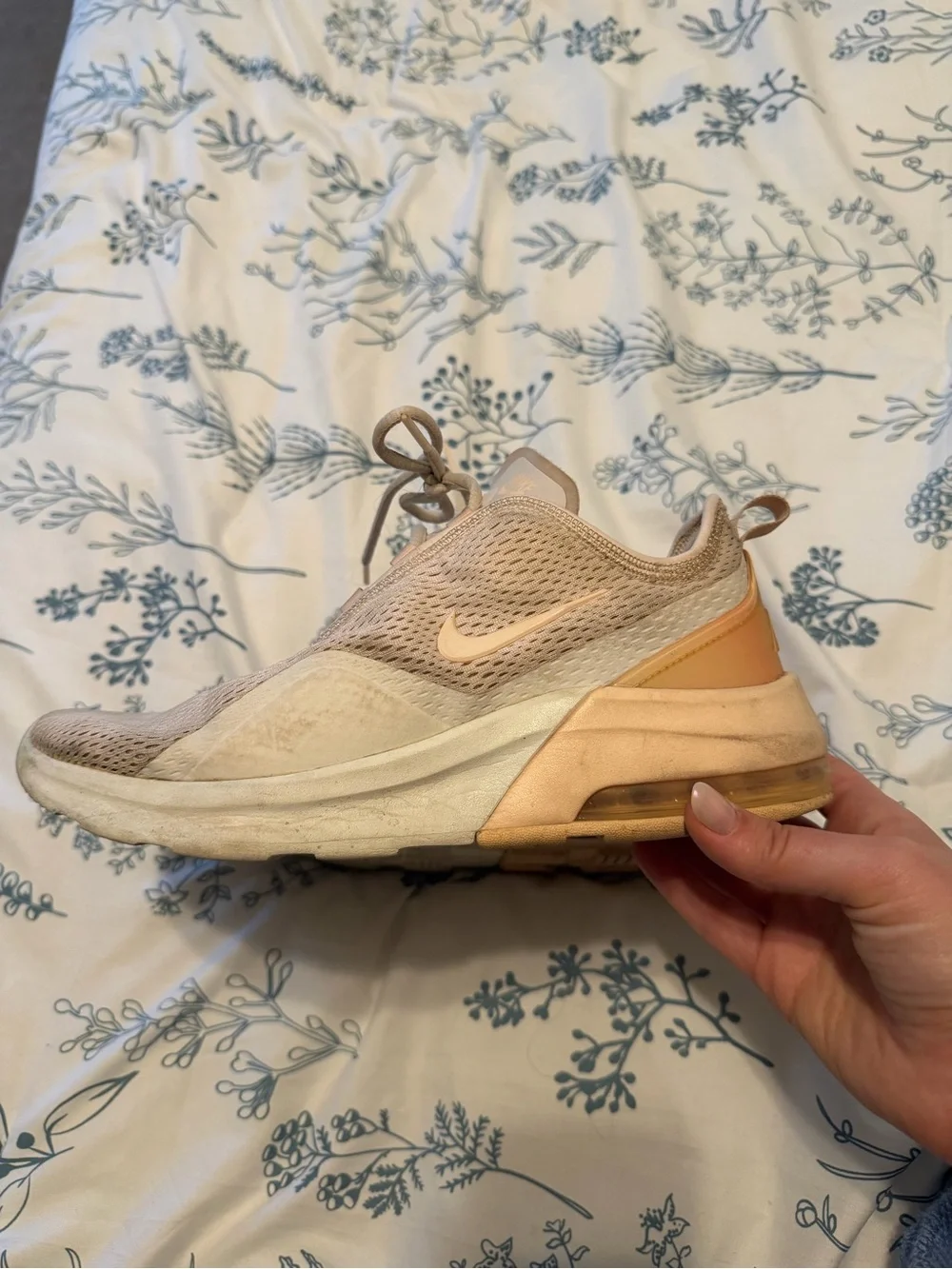 Nike Women’s Beige Peach Athletic Sneakers
